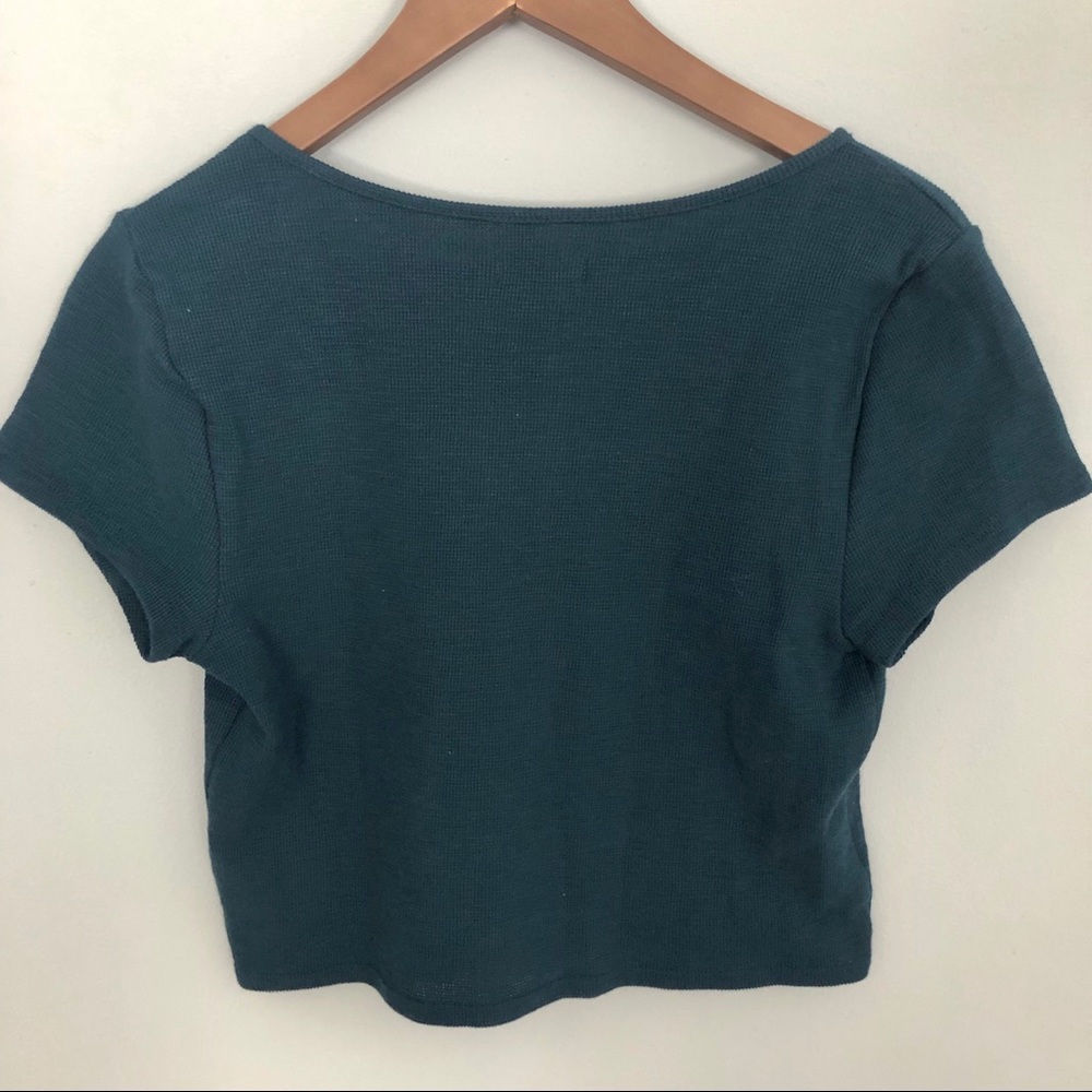 button crop top - Picture 2 of 2